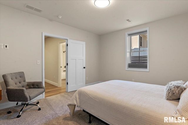 55 Firefly Court, Chatham, IL 62629