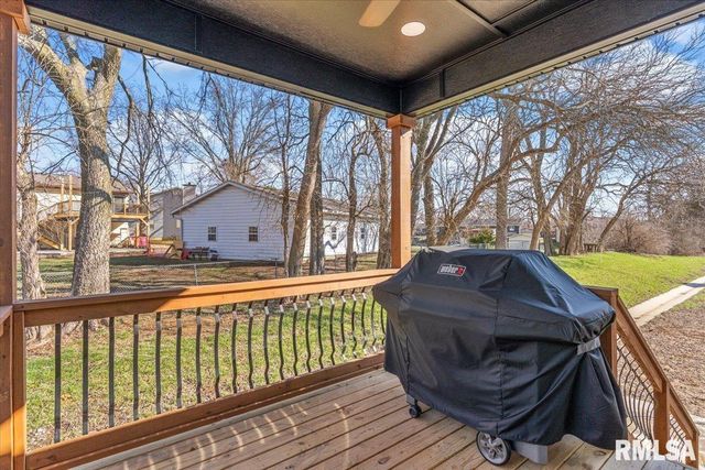 55 Firefly Court, Chatham, IL 62629