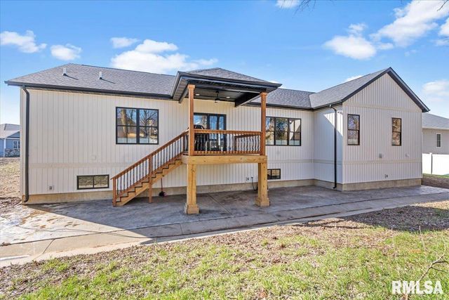 55 Firefly Court, Chatham, IL 62629