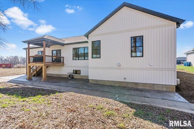 55 Firefly Court, Chatham, IL 62629