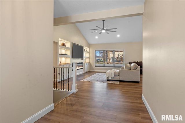 55 Firefly Court, Chatham, IL 62629