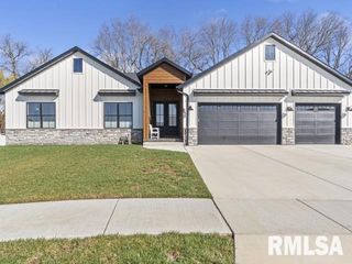 55 Firefly Court, Chatham, IL 62629