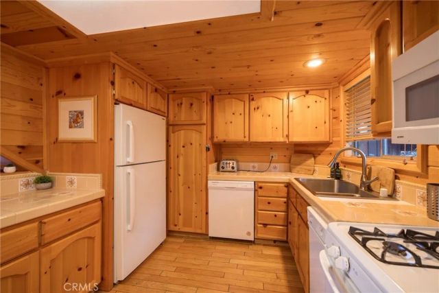 41714 Switzerland, Big Bear Lake, CA 92315