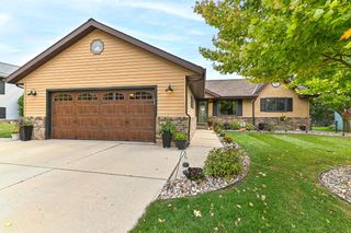 1103 Squire LANE, West Bend, WI 53090