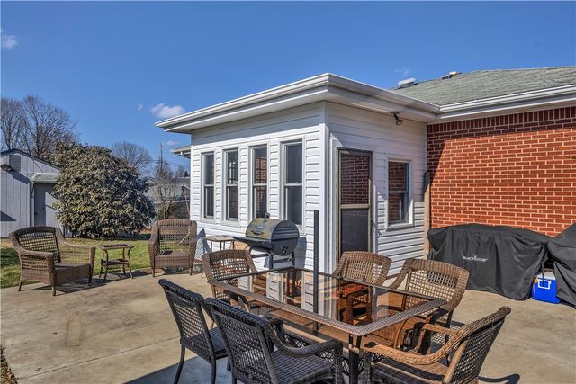 108 Rush Avenue, New Eagle, PA 15067