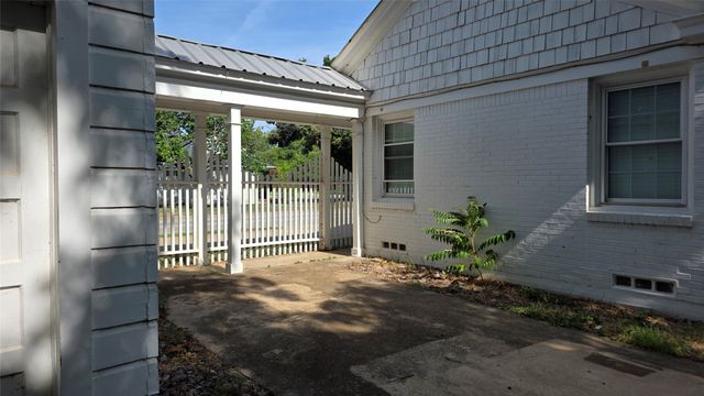 3741 Hilltop Road, Fort Worth, TX 76109