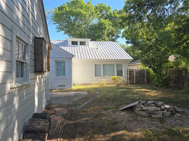 3741 Hilltop Road, Fort Worth, TX 76109