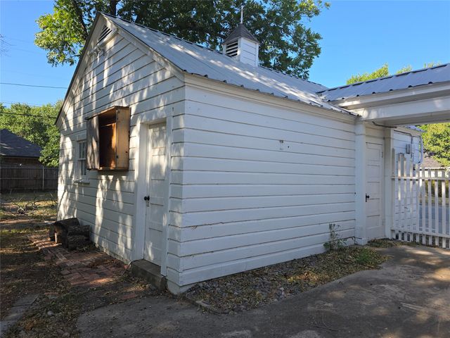 3741 Hilltop Road, Fort Worth, TX 76109