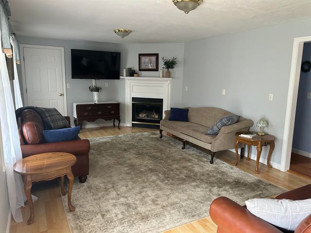 5 Pebble Court, Merrimack, NH 03054