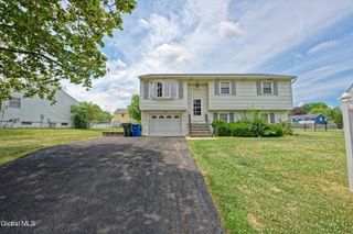 8 Mazurki Court, Cohoes, NY 12047