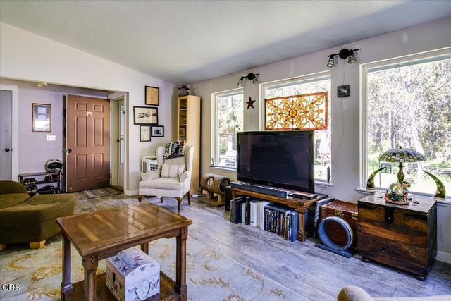 16801 Gross Drive, Bend, OR 97707