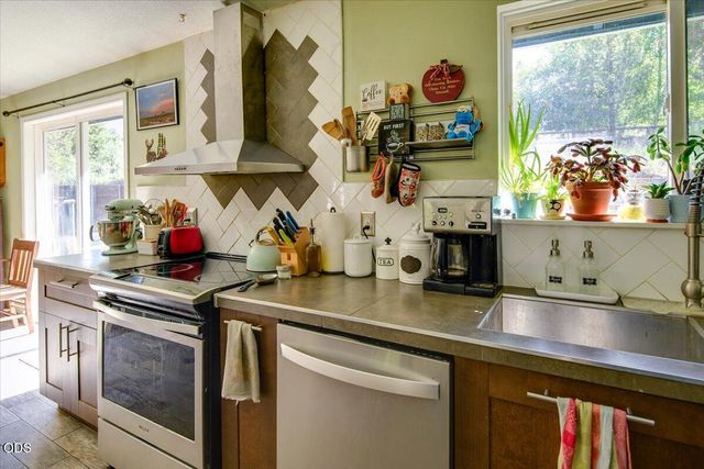 16801 Gross Drive, Bend, OR 97707