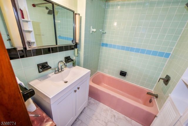 46 Frances St, Clifton City, NJ 07014