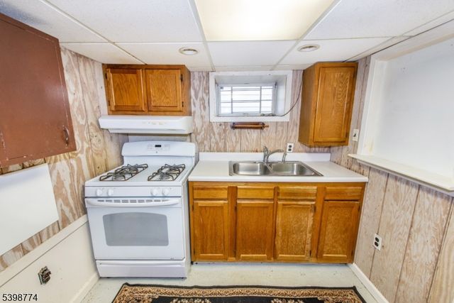 46 Frances St, Clifton City, NJ 07014