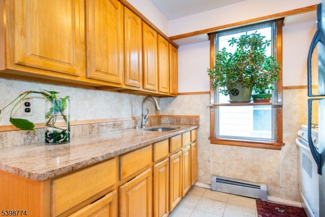 46 Frances St, Clifton City, NJ 07014