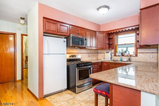 46 Frances St, Clifton City, NJ 07014