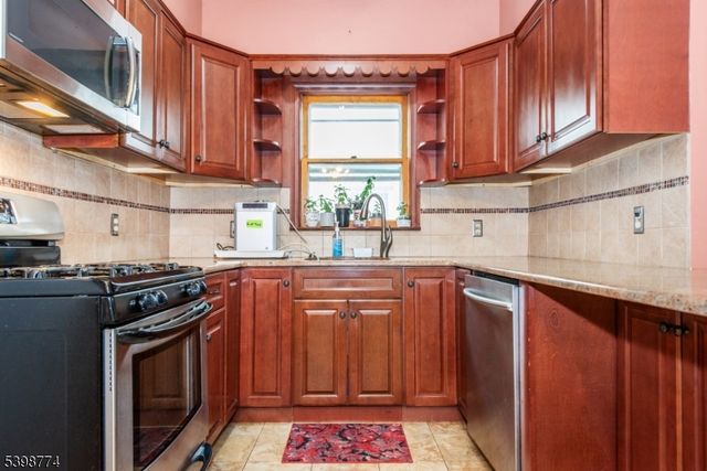 46 Frances St, Clifton City, NJ 07014