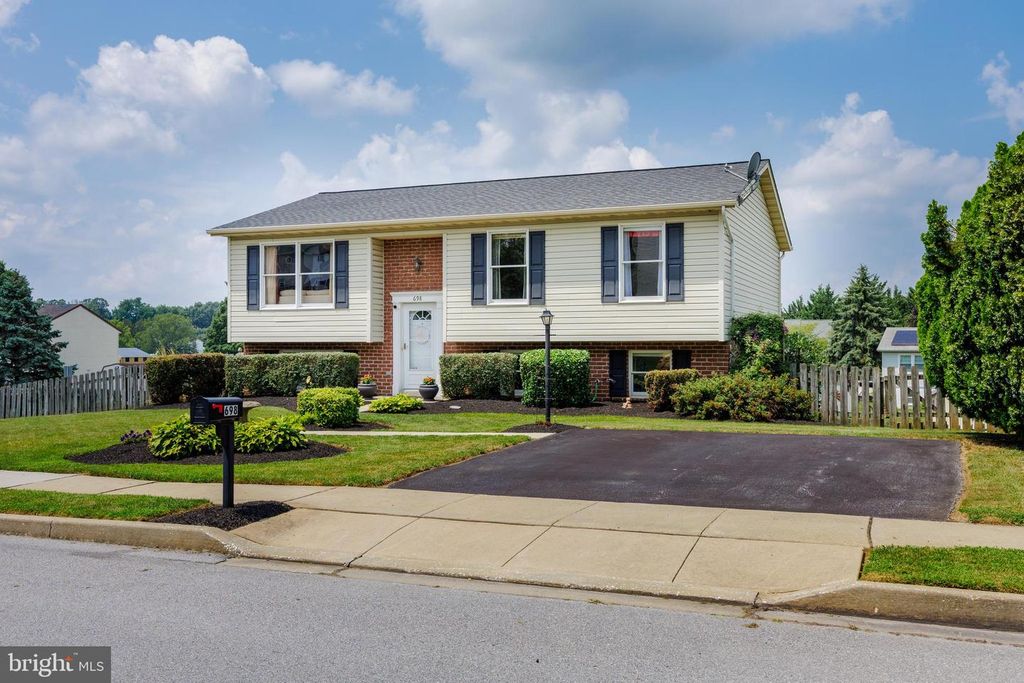 698 JOHAHN DR, Westminster, MD 21158