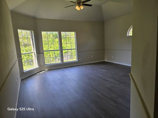417 Silver Creek Drive, Desoto, TX 75115