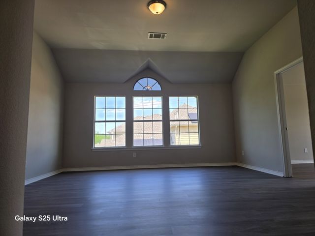 417 Silver Creek Drive, Desoto, TX 75115