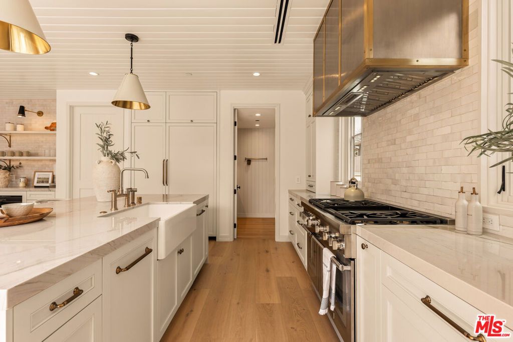 Image 10 of property listing at 8363 Stewart Avenue, Los Angeles, CA 90045