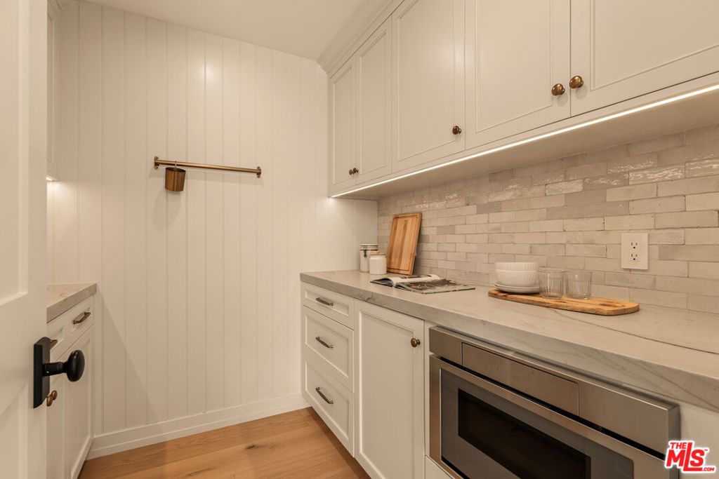 Image 11 of property listing at 8363 Stewart Avenue, Los Angeles, CA 90045