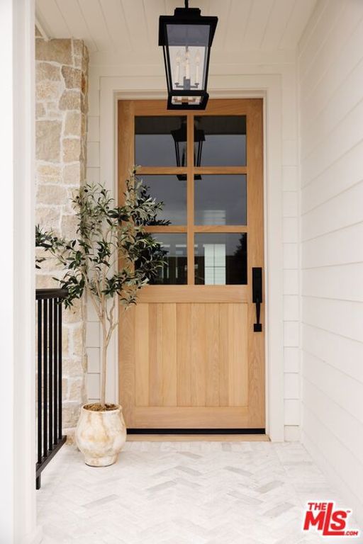 Image 2 of property listing at 8363 Stewart Avenue, Los Angeles, CA 90045