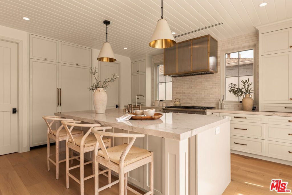 Image 8 of property listing at 8363 Stewart Avenue, Los Angeles, CA 90045