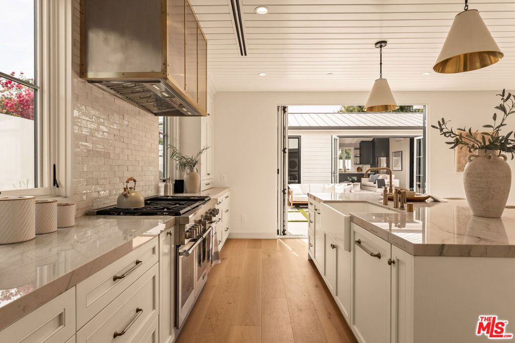 Image 9 of property listing at 8363 Stewart Avenue, Los Angeles, CA 90045