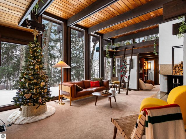 2991 Ishpeming Trail, Traverse City, MI 49686