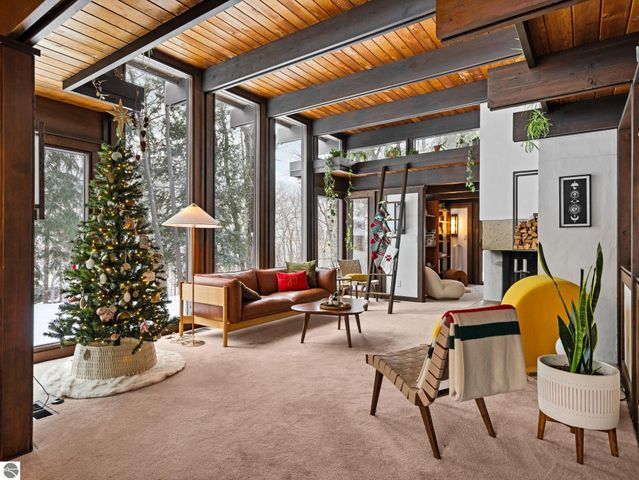 2991 Ishpeming Trail, Traverse City, MI 49686