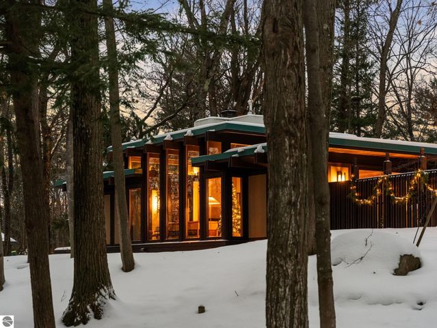 2991 Ishpeming Trail, Traverse City, MI 49686