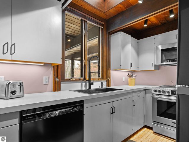 2991 Ishpeming Trail, Traverse City, MI 49686