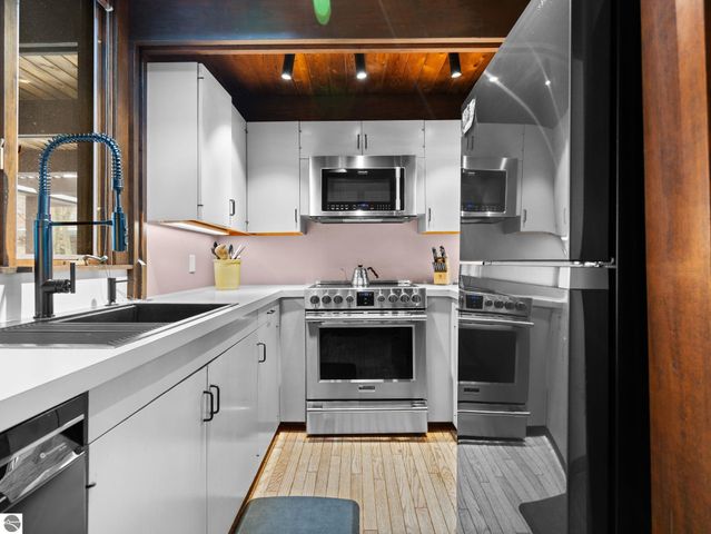 2991 Ishpeming Trail, Traverse City, MI 49686