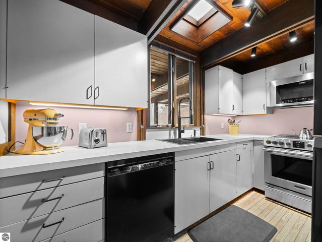 2991 Ishpeming Trail, Traverse City, MI 49686