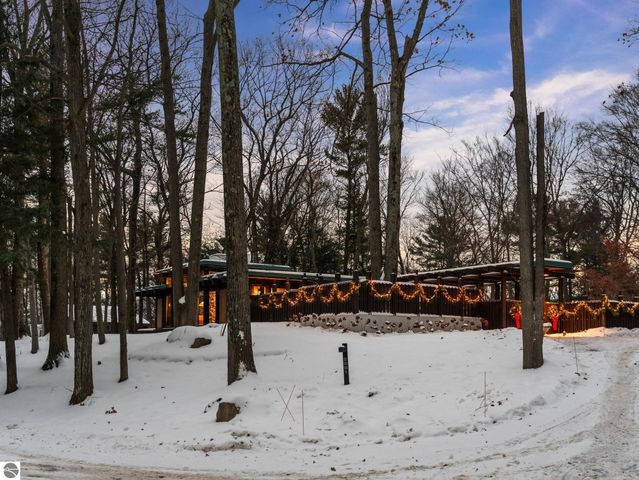2991 Ishpeming Trail, Traverse City, MI 49686