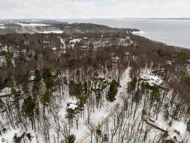 2991 Ishpeming Trail, Traverse City, MI 49686