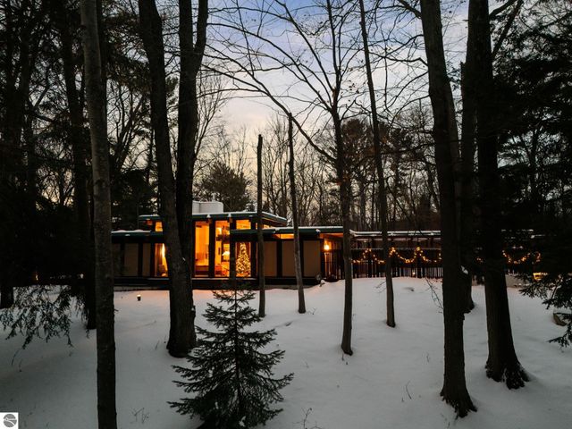 2991 Ishpeming Trail, Traverse City, MI 49686