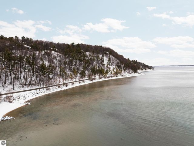 2991 Ishpeming Trail, Traverse City, MI 49686