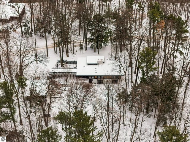 2991 Ishpeming Trail, Traverse City, MI 49686