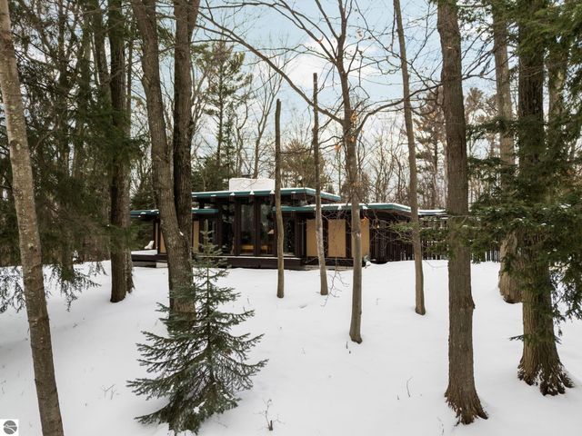 2991 Ishpeming Trail, Traverse City, MI 49686