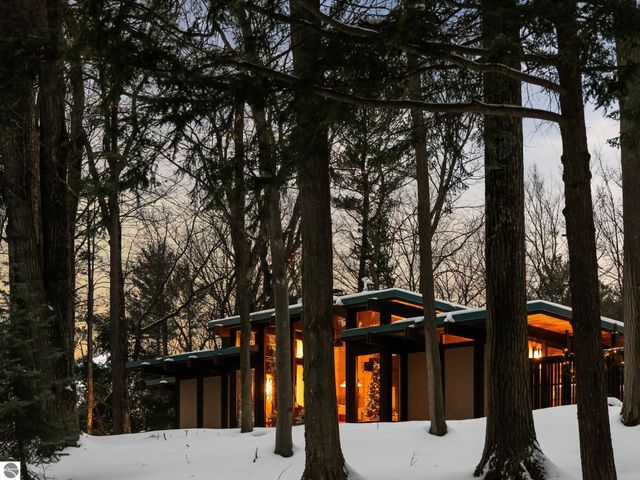 2991 Ishpeming Trail, Traverse City, MI 49686