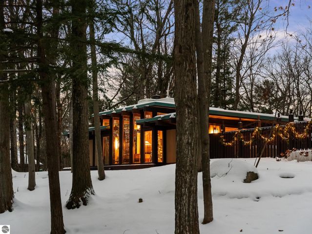 2991 Ishpeming Trail, Traverse City, MI 49686