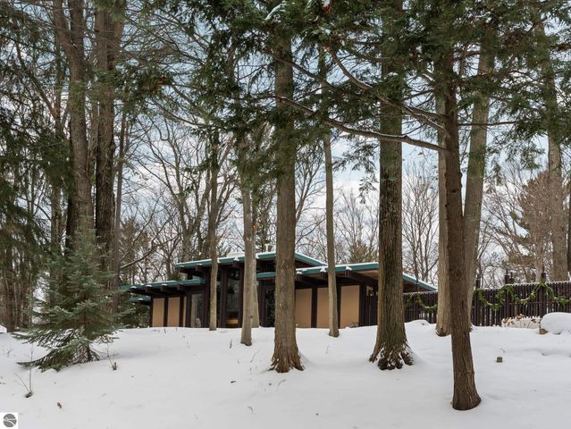 2991 Ishpeming Trail, Traverse City, MI 49686