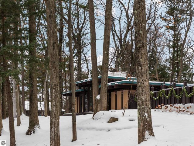 2991 Ishpeming Trail, Traverse City, MI 49686