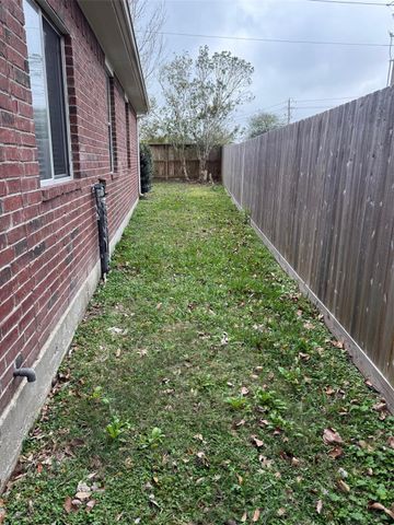 3011 Grovewick Lane, Dickinson, TX 77539