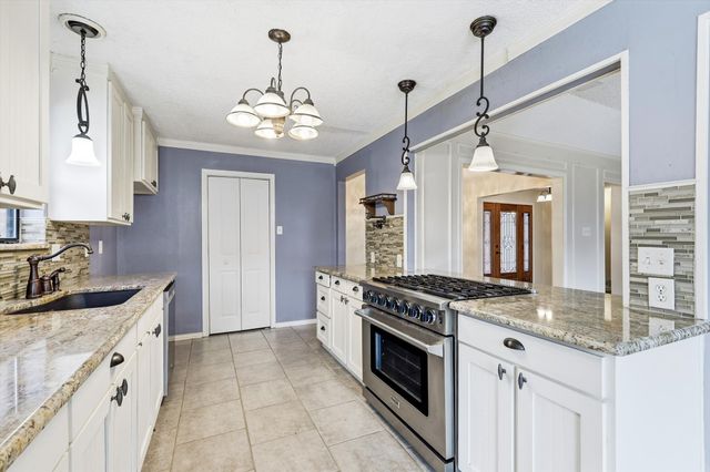 2714 Skyview Drive, Corinth, TX 76210