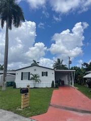 8681 SW 19th St, Davie, FL 33324