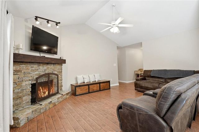 5480 Amber Cove Way, Flowery Branch, GA 30542