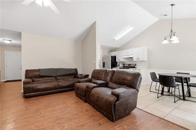 5480 Amber Cove Way, Flowery Branch, GA 30542